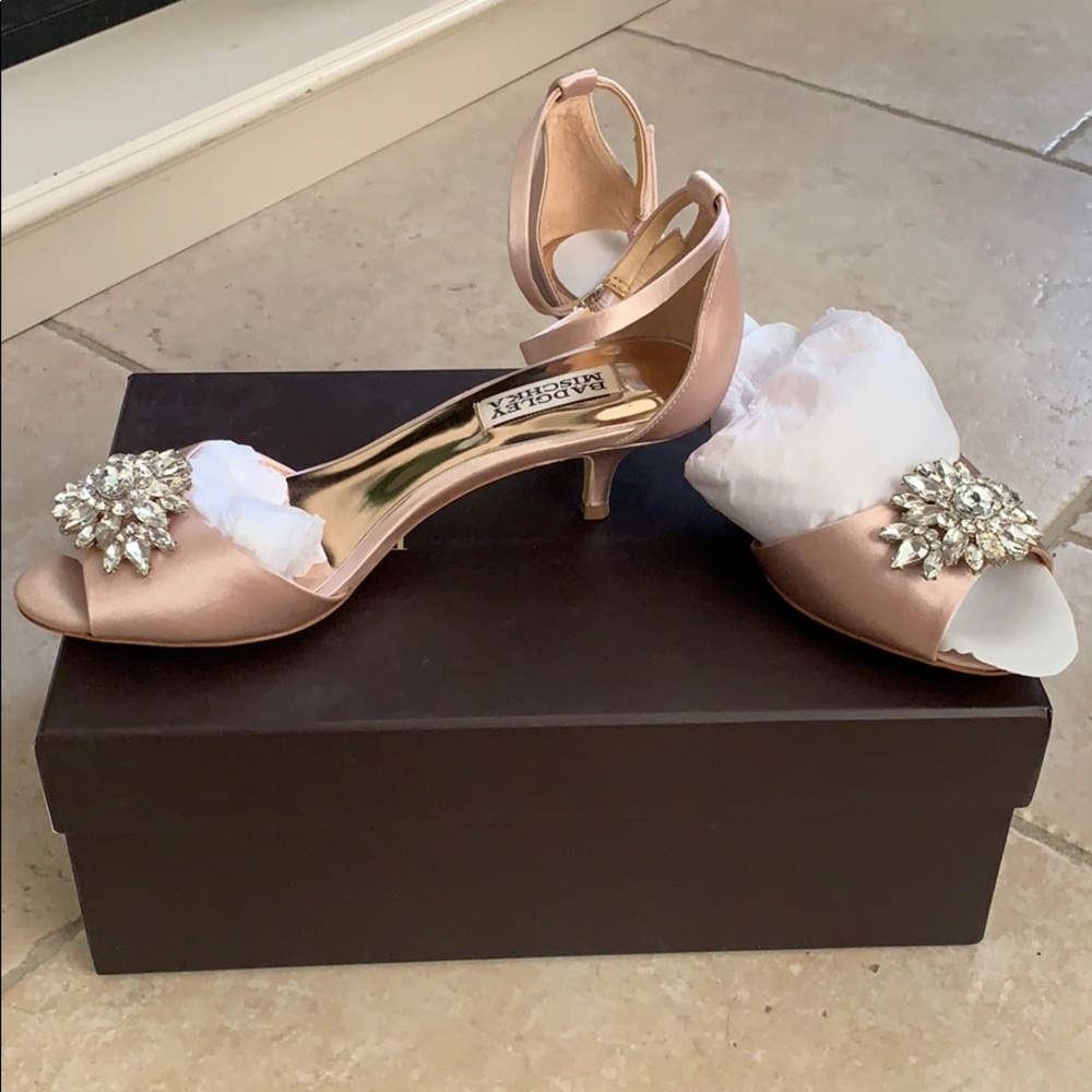 NEW! Badgley Mischka small heals